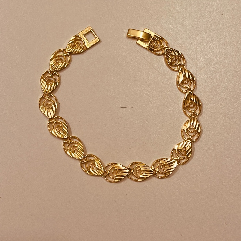 Gold plated bracelet for women leaf design
